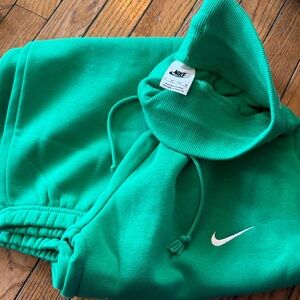 Nike Women's Vibrant Green Sweatpants